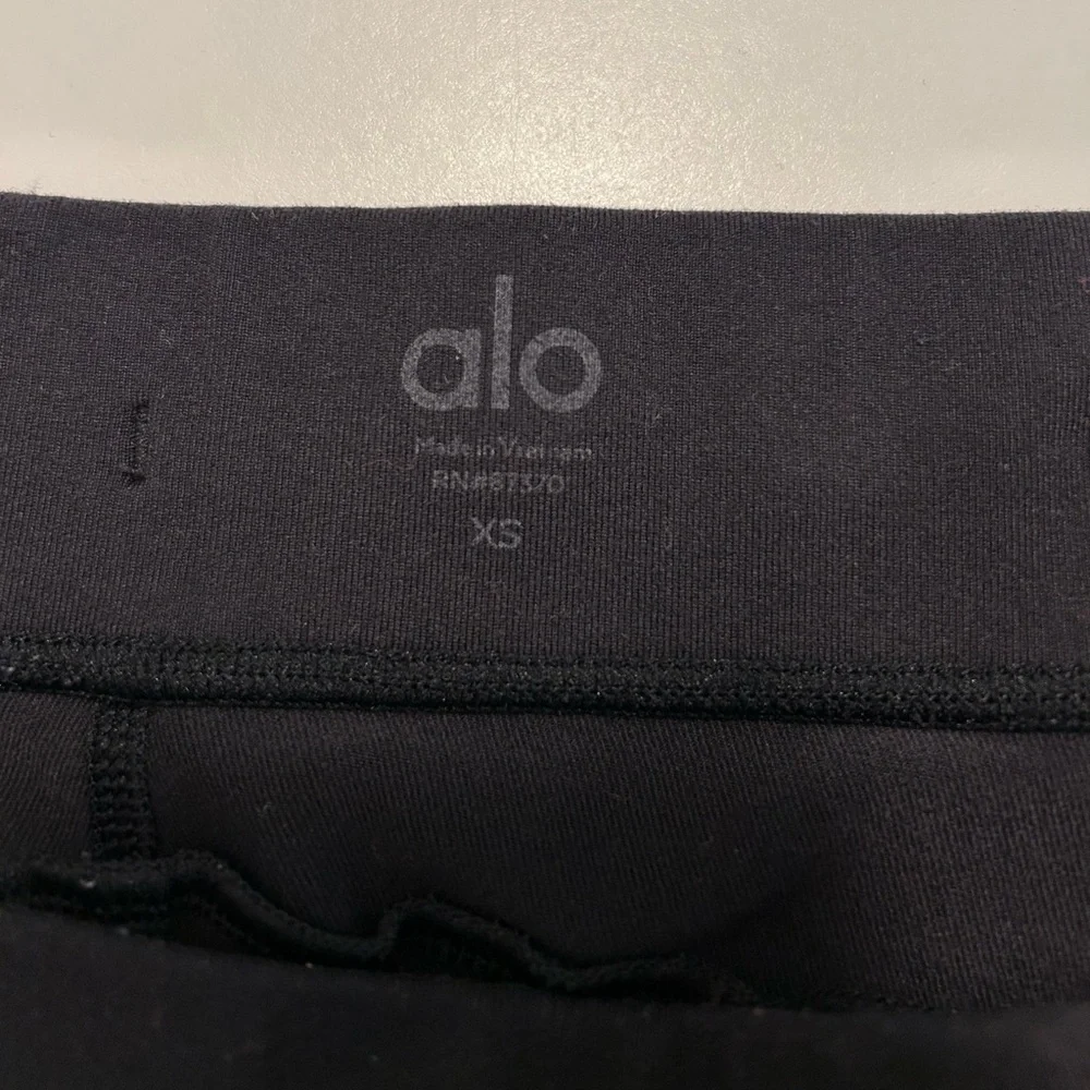 Alo Yoga Size XS Black Bike Shorts